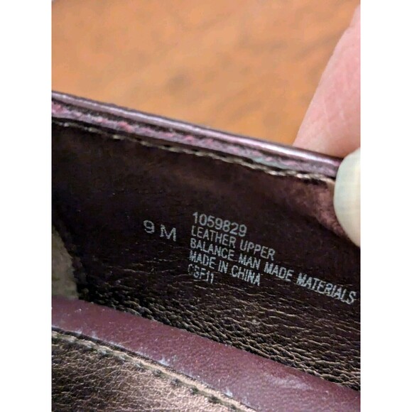 Sofft Heels Women's 9 Burgundy Suede Ruffled Round Toe Slip On Pump Academia - Picture 6 of 10